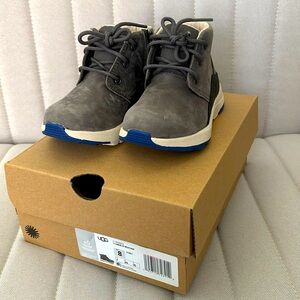 Ugg Canoe lll Weather toddler boots Size: 8 Color: Grey
